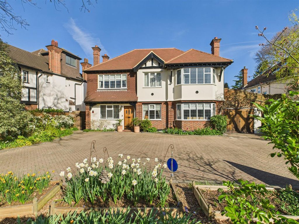Property photo 1 of 32