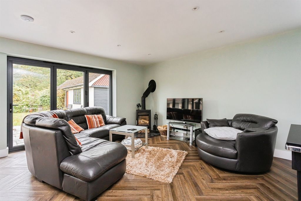 Property photo 2 of 34