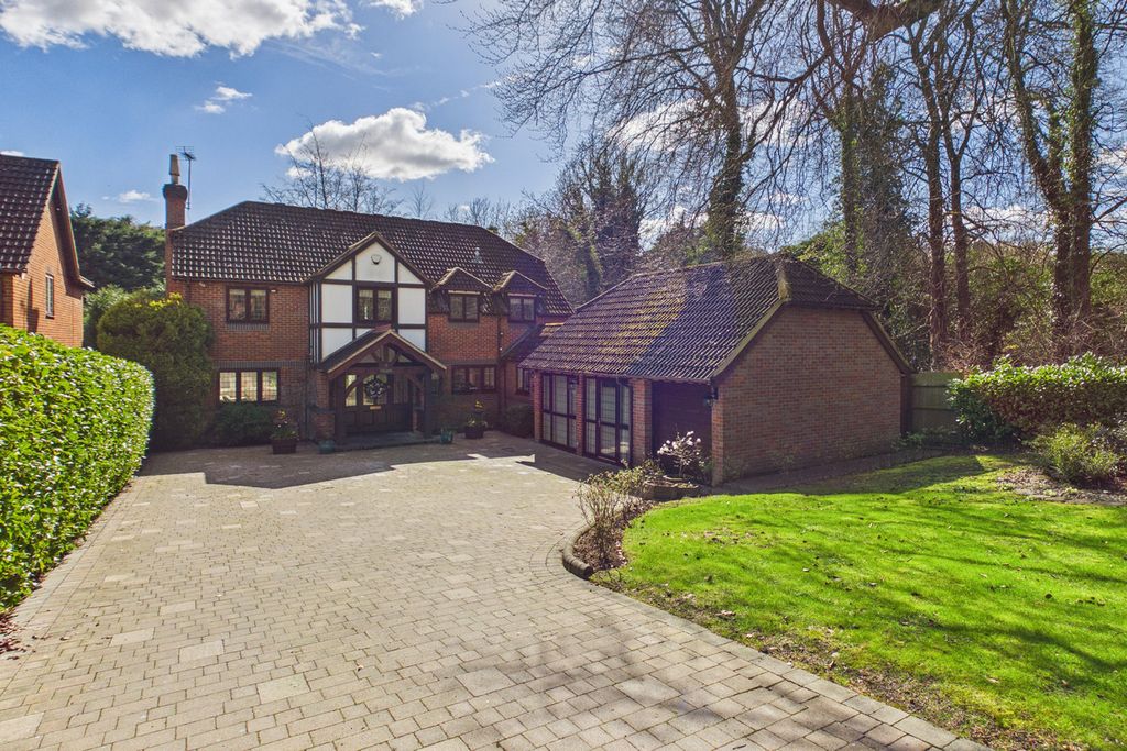 Property photo 1 of 31