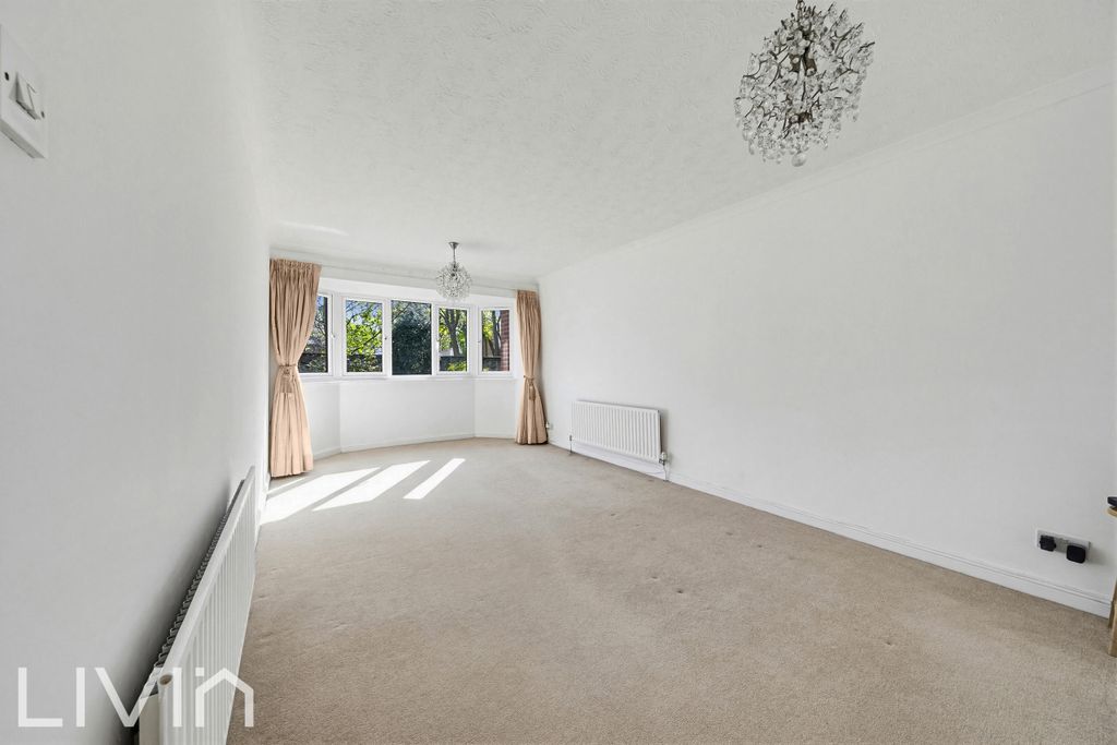 Property photo 2 of 9 4