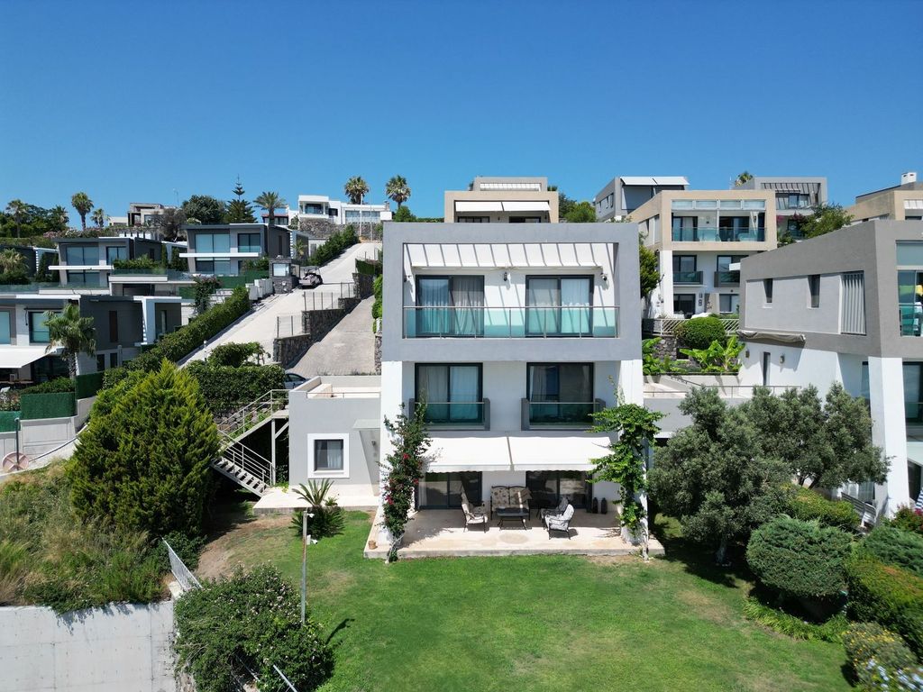 Property photo 2 of 25 An Exquisite Triplex Villa In Bodrum With A Large Garden - Duplex And Separate Apartment Villa