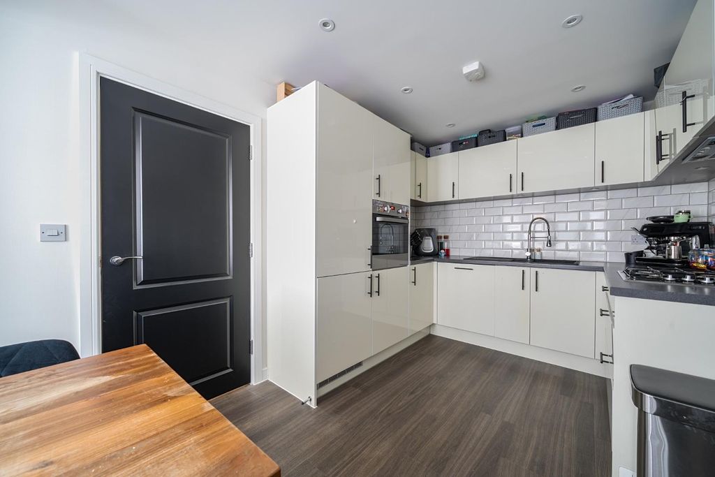 Property photo 2 of 23 1422444-8-69Aae7B20B8A9.Jpg