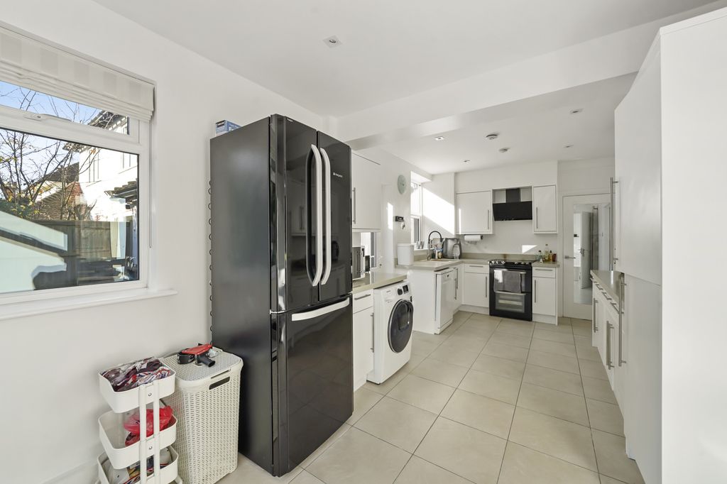 Property photo 2 of 33