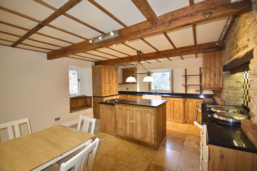 Property photo 3 of 39 Kitchen