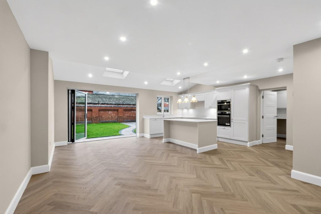 Property photo 2 of 20 Pnmb1036.Jpg