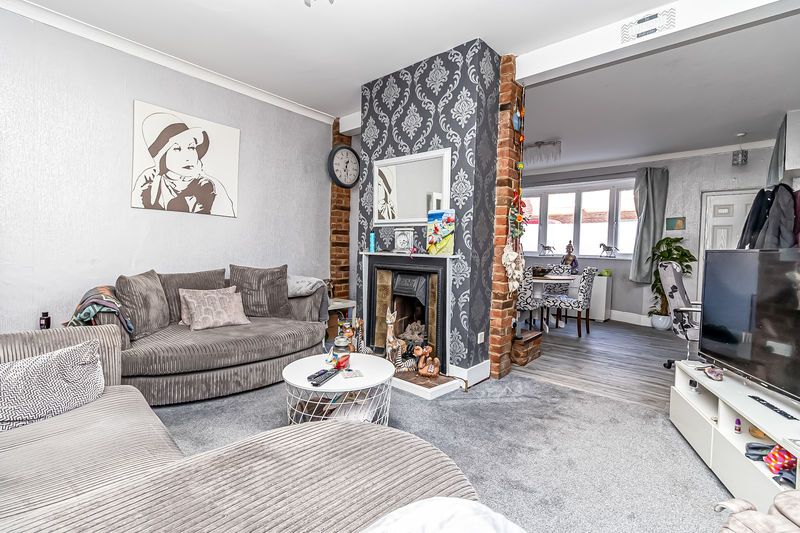 Property photo 3 of 20 .