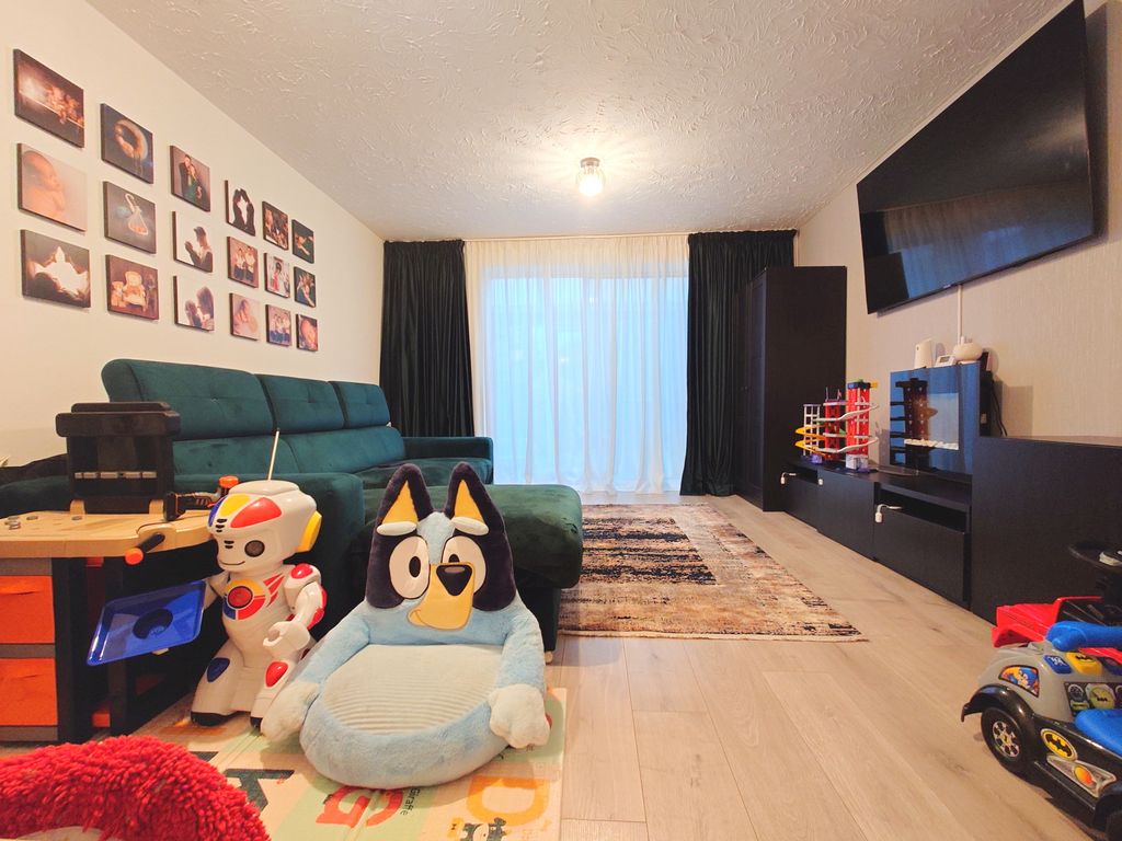 Property photo 3 of 27