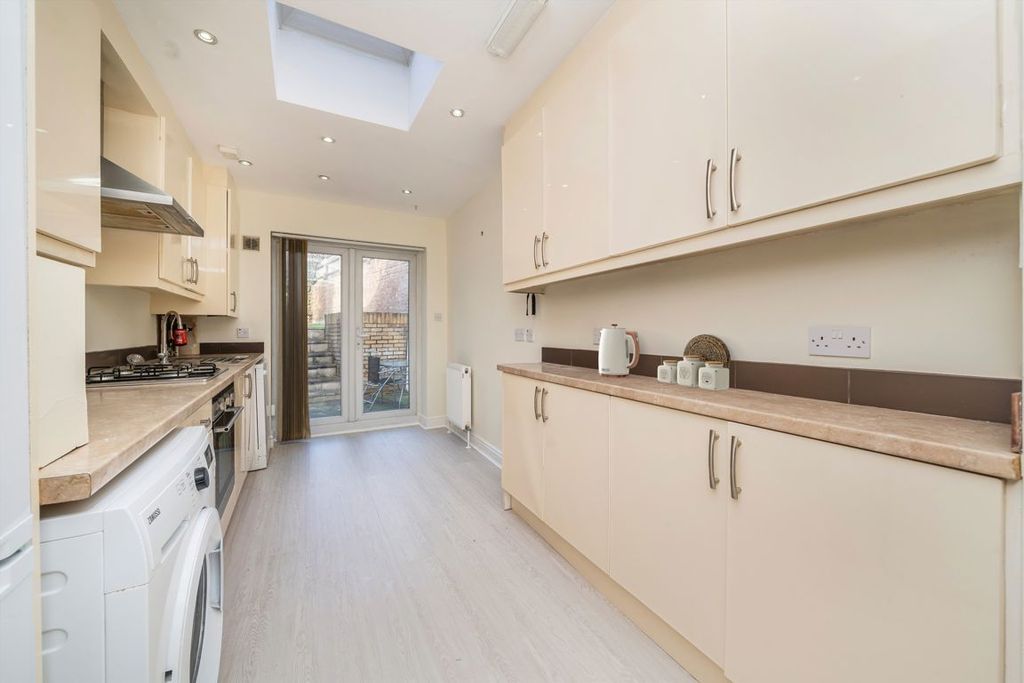 Property photo 3 of 6