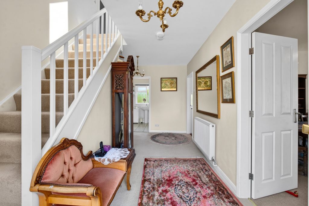 Property photo 2 of 18 Hallway