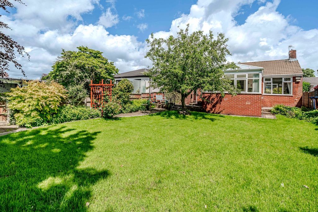 Property photo 2 of 31