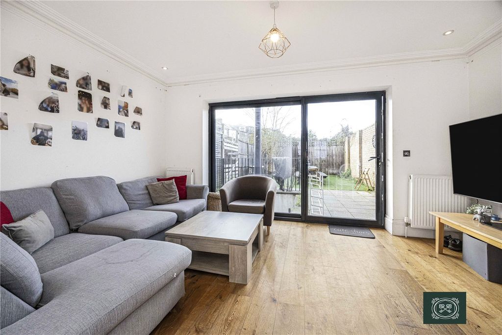 Property photo 3 of 20 Reception