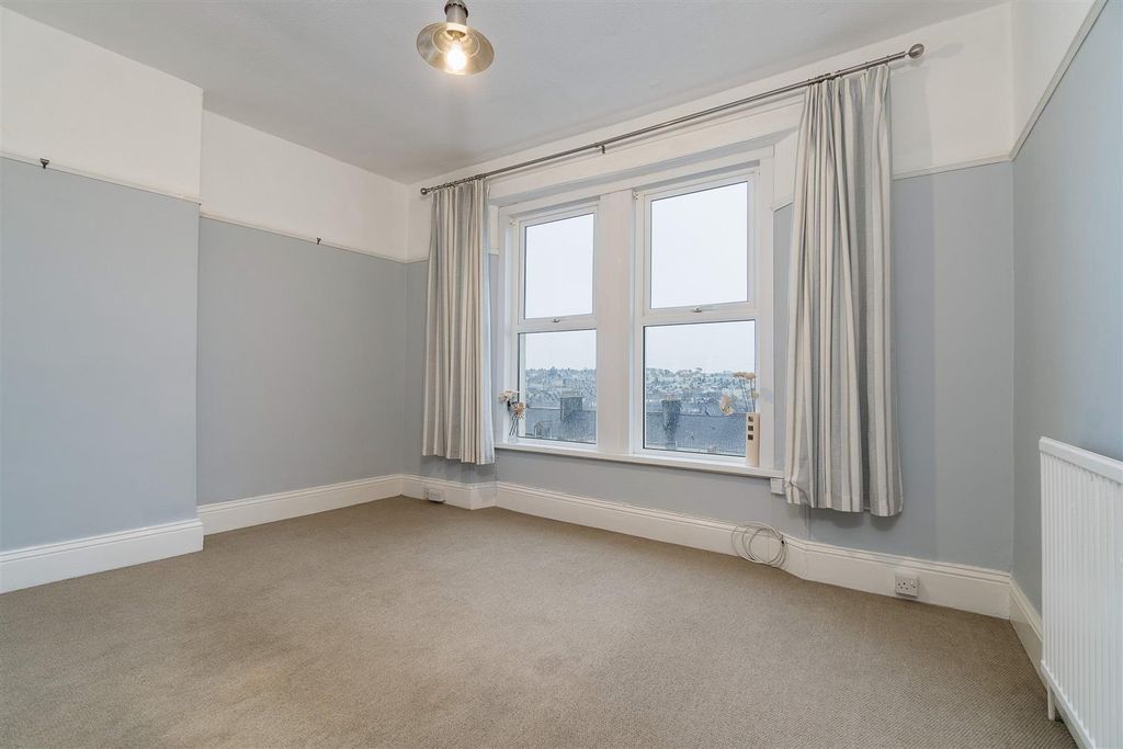 Property photo 2 of 7 Living Room