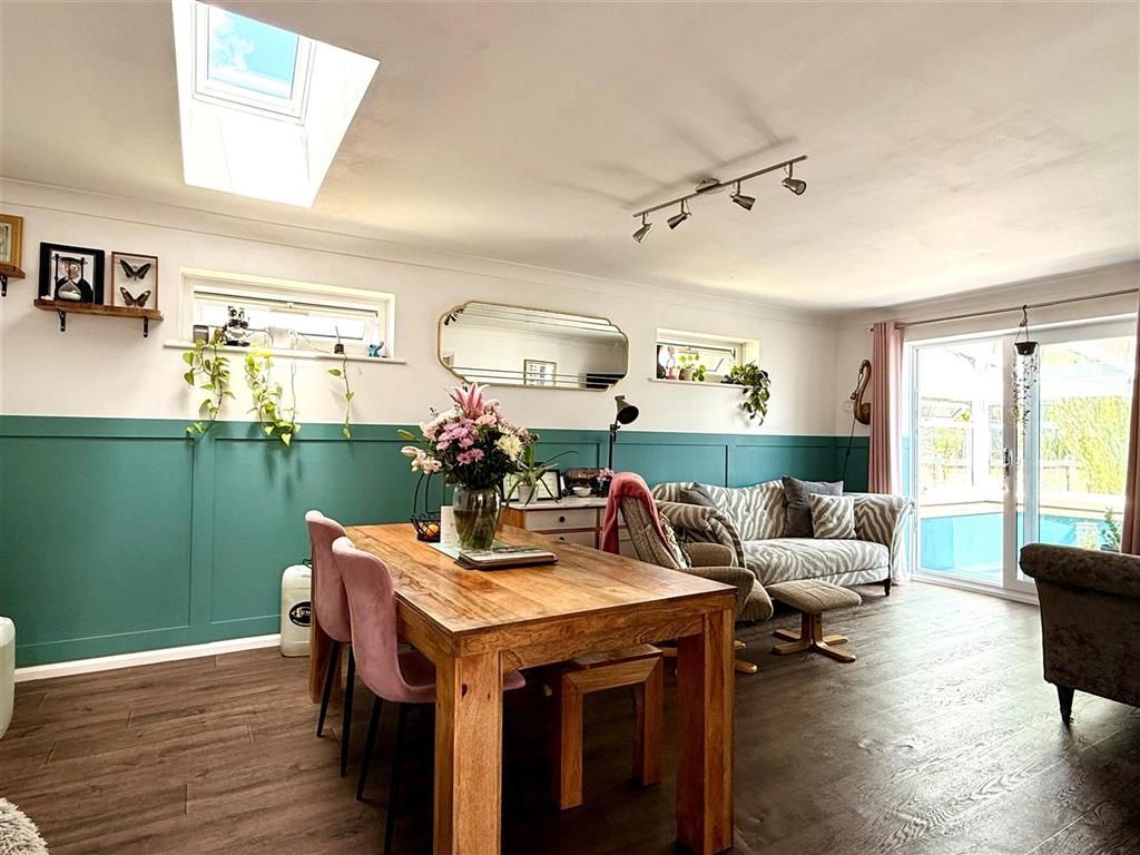 Property photo 1 of 10 Lounge/Diner