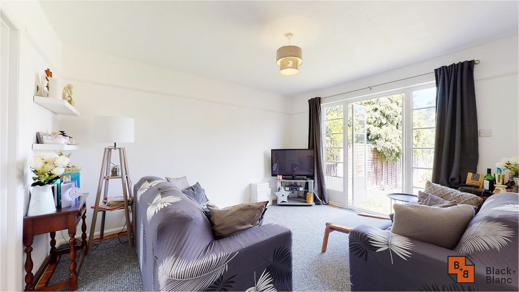 Property photo 2 of 10 Living Room