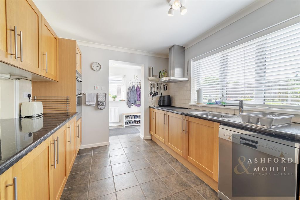 Property photo 3 of 40 Ashford-4.Jpg