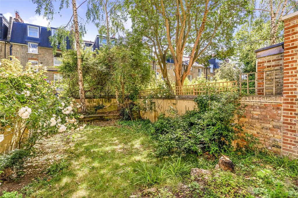Property photo 3 of 10 Garden
