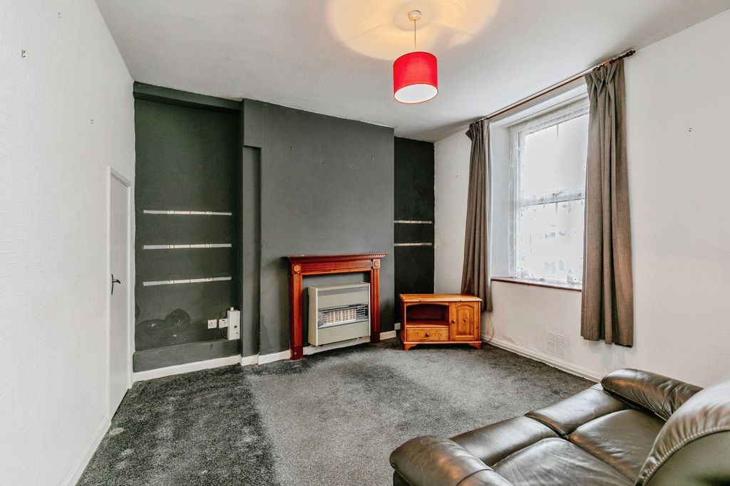 Property photo 2 of 15 Pbox-Img.Jpg