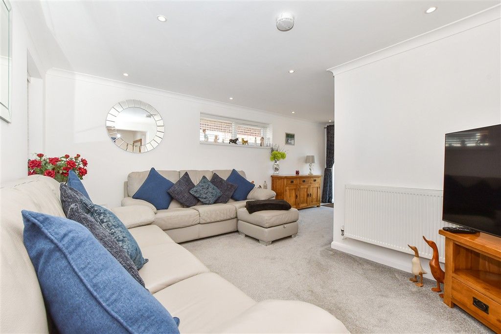 Property photo 1 of 14 Lounge