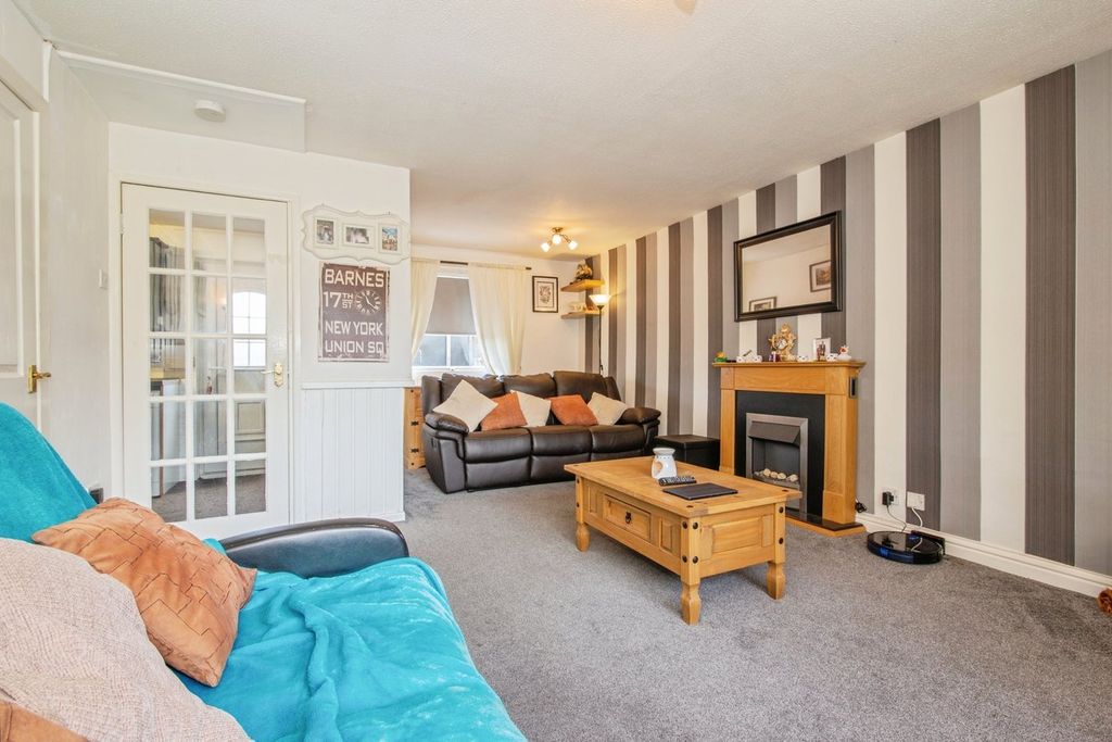 Property photo 3 of 16