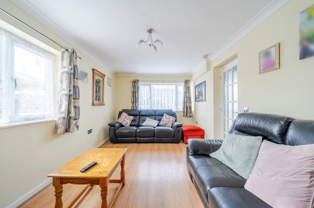 Property photo 3 of 16 19-1363749-19-68E...