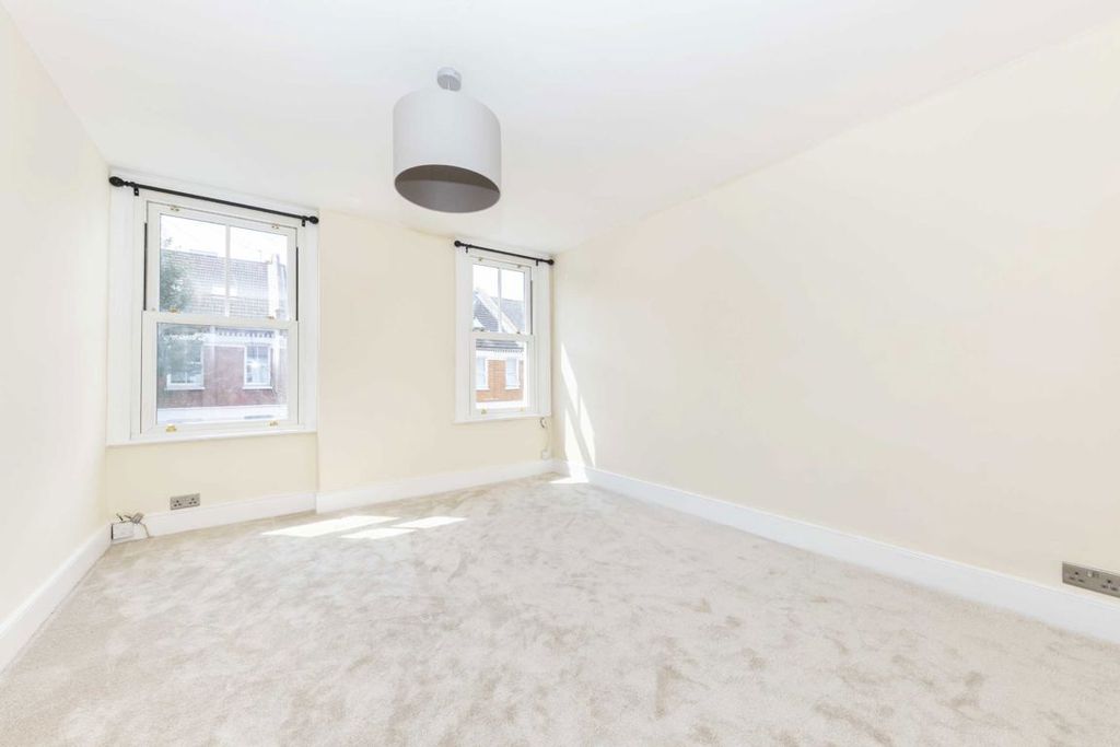 Property photo 3 of 6