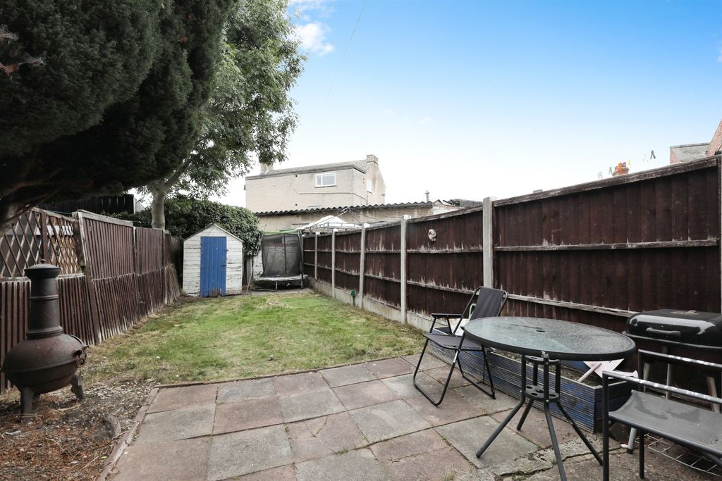 Property photo 2 of 17