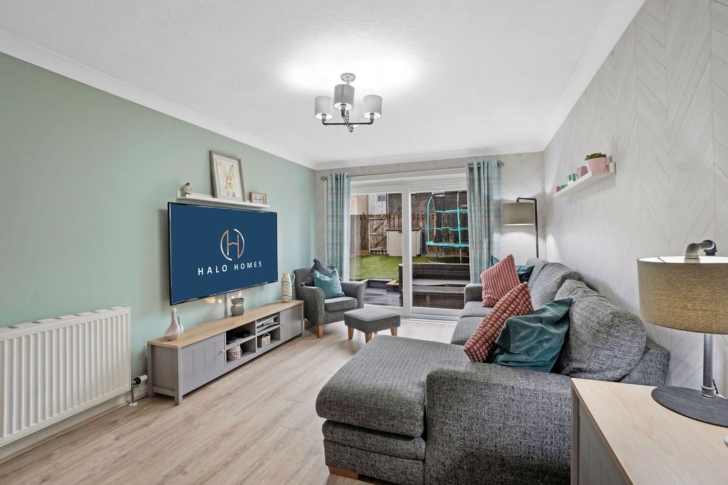 Property photo 3 of 21 Lounge