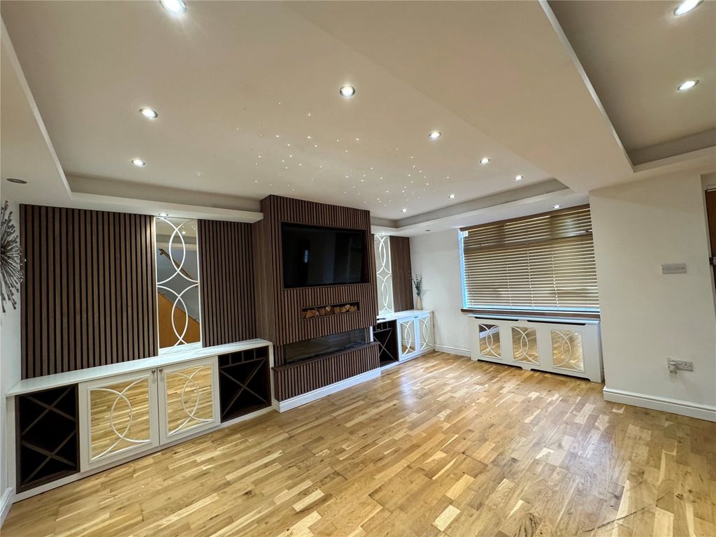 Property photo 3 of 22 Picture No. 19