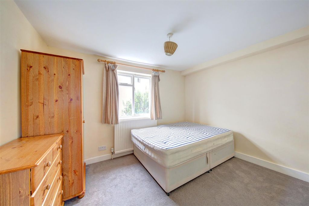 Property photo 3 of 8 9c_Hayter_Road_Bedro