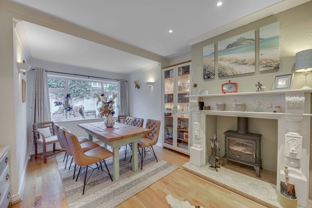 Property photo 3 of 27