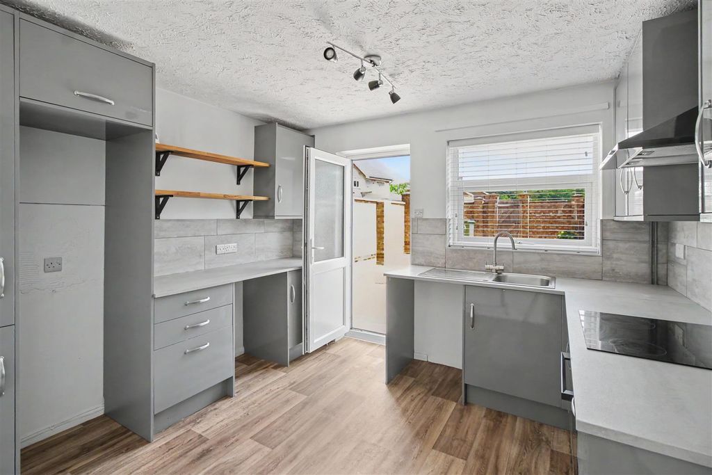 Property photo 3 of 14 Kitchen