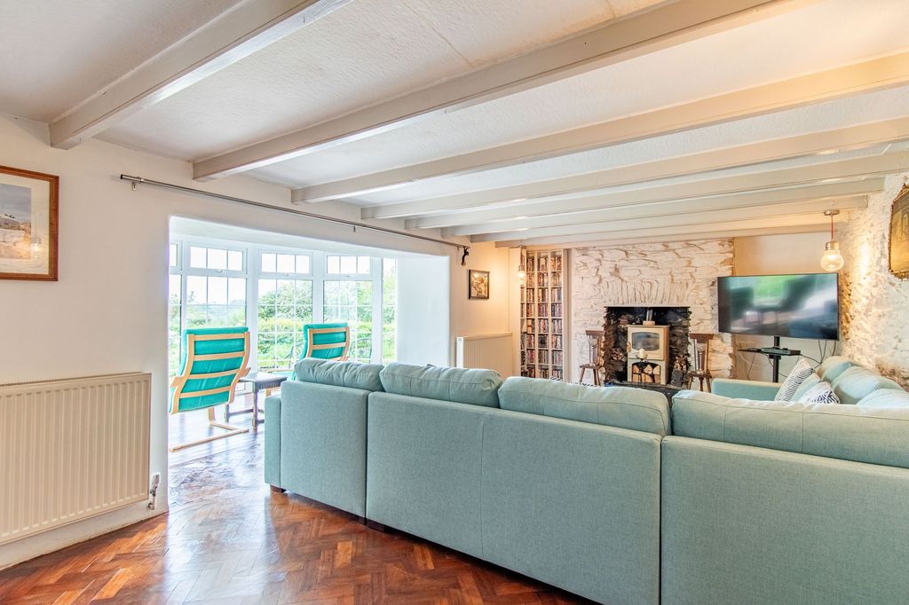Property photo 2 of 40