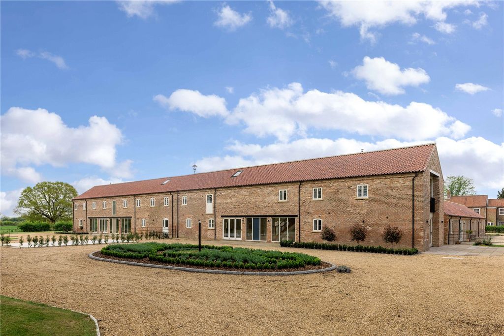 Property photo 2 of 24 Burbank Barn