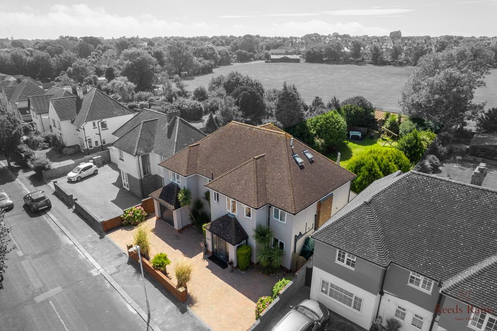 Property photo 2 of 29 Cherry Garden Lane