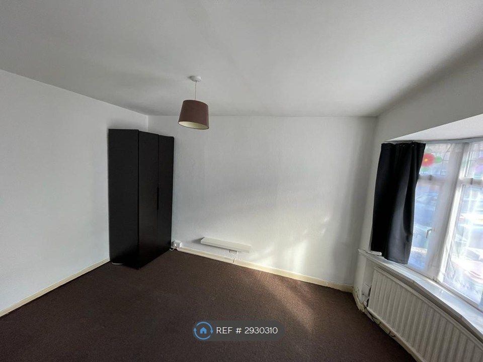Property photo 3 of 16 Bedroom 4 Ground Floor