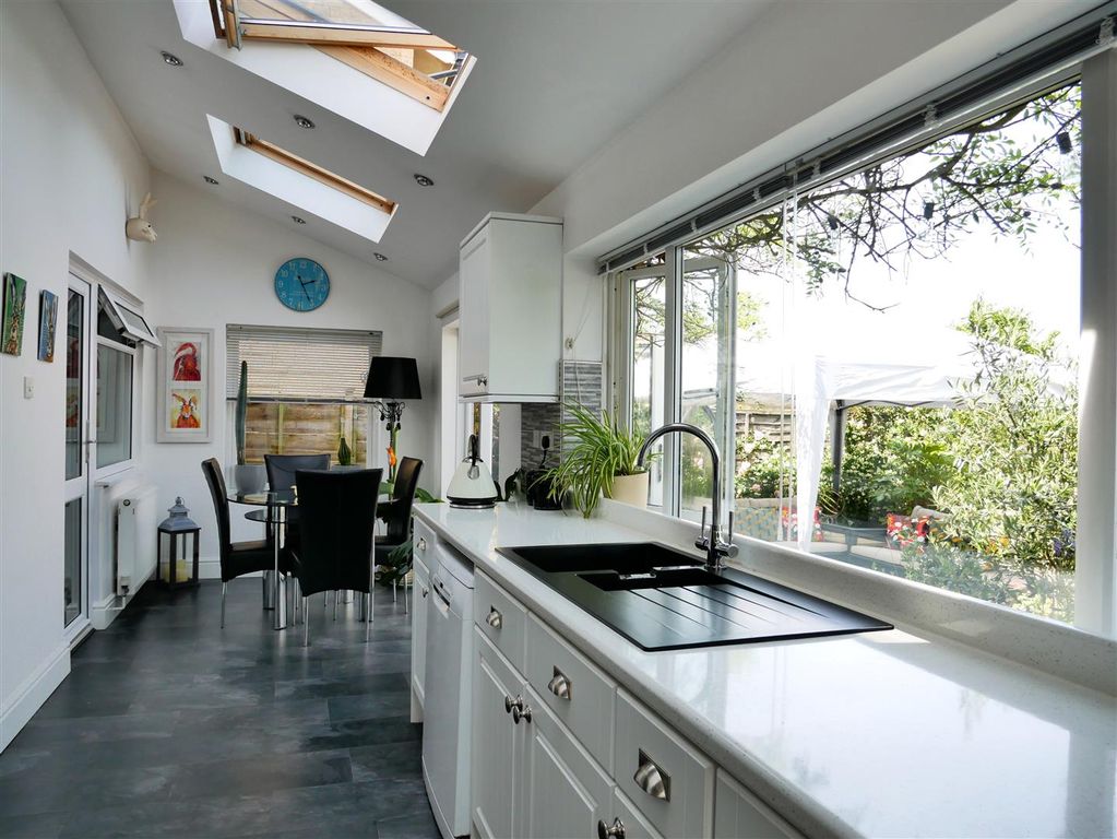 Property photo 2 of 25 Kitchen