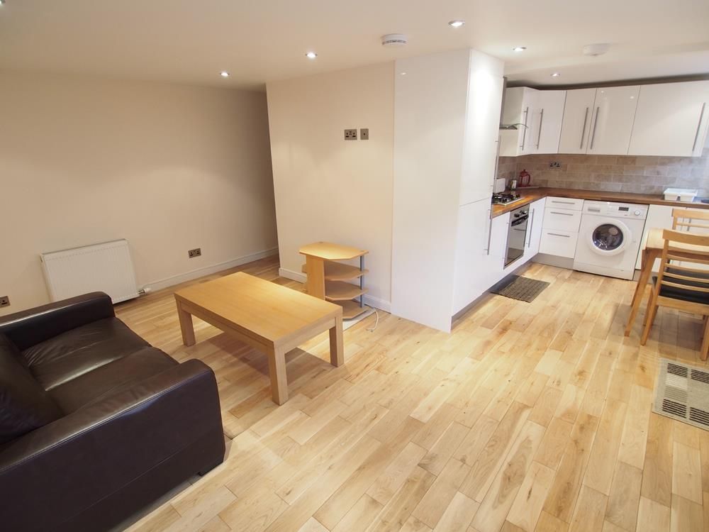 Property photo 2 of 8 Lounge/Kitchen
