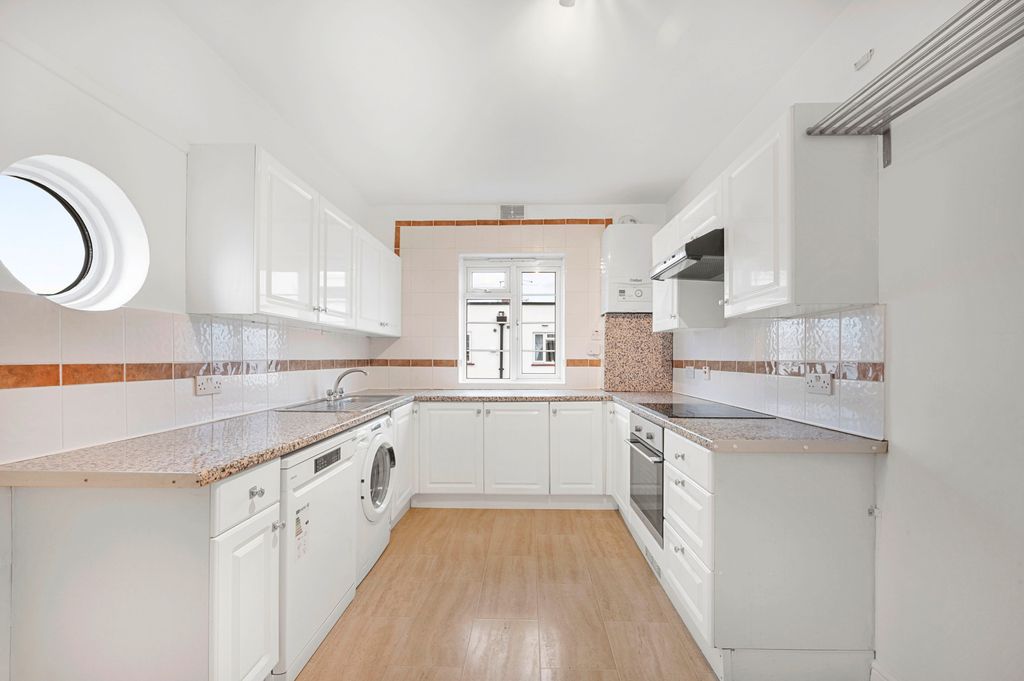 Property photo 1 of 14 Picture No. 15