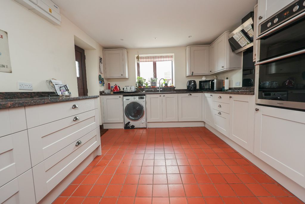 Property photo 2 of 28 5057391