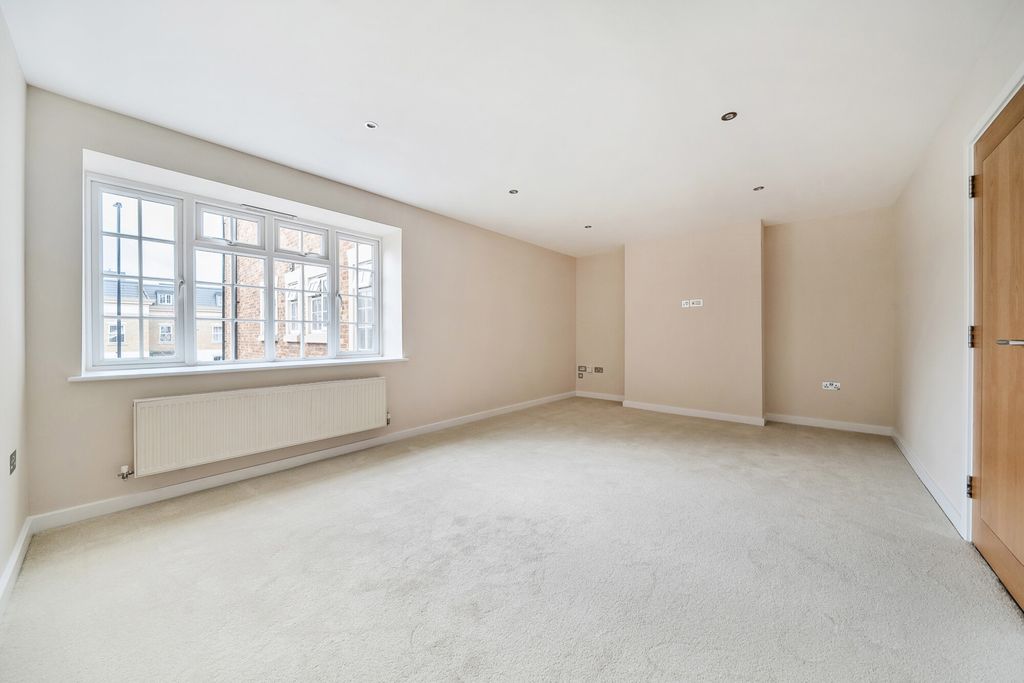 Property photo 2 of 18 Reception