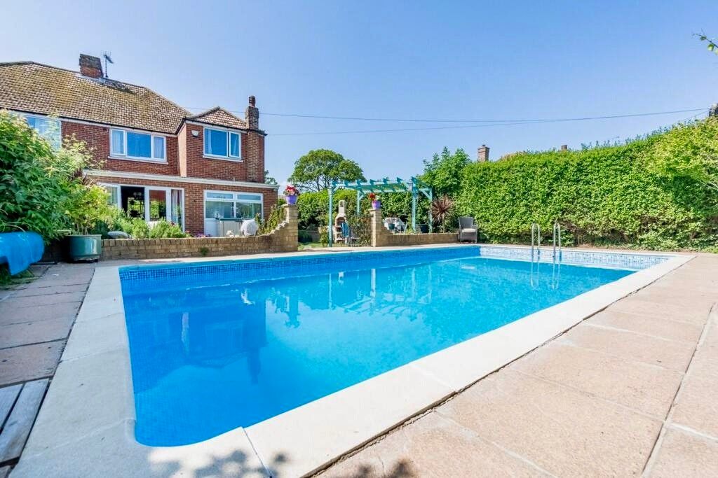 Property photo 2 of 22 Swimming Pool