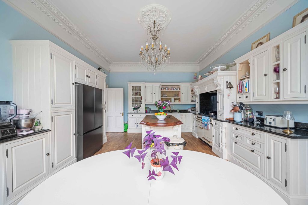 Property photo 1 of 33