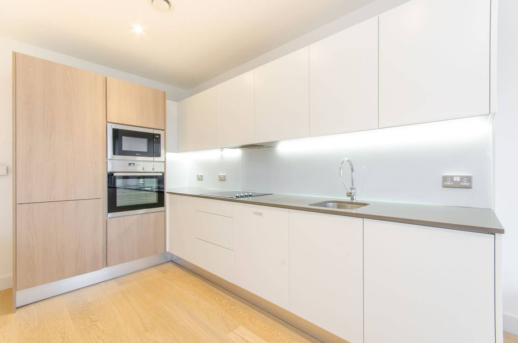 Property photo 2 of 28