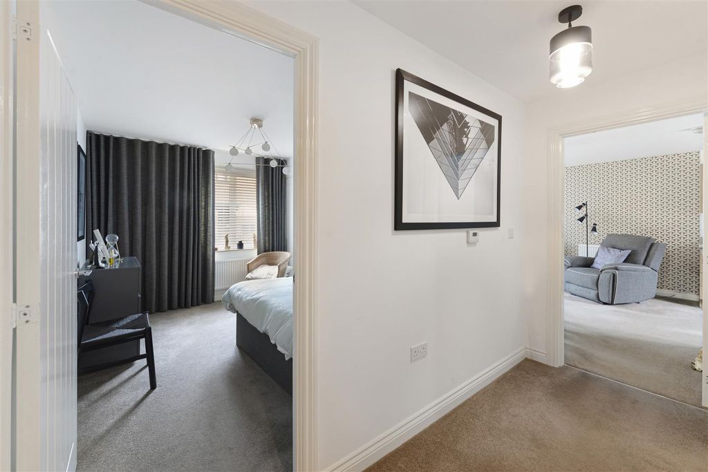 Property photo 2 of 11 3