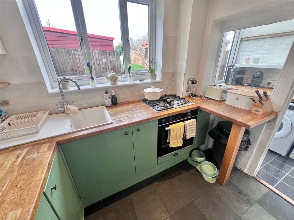 Property photo 2 of 12 Kitchen 1.Jpg