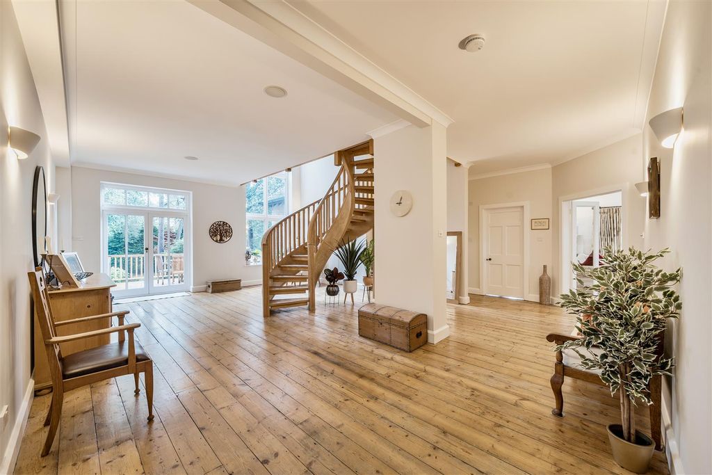 Property photo 2 of 42 1350449-33-68c166Ab0B4cc.Jpg
