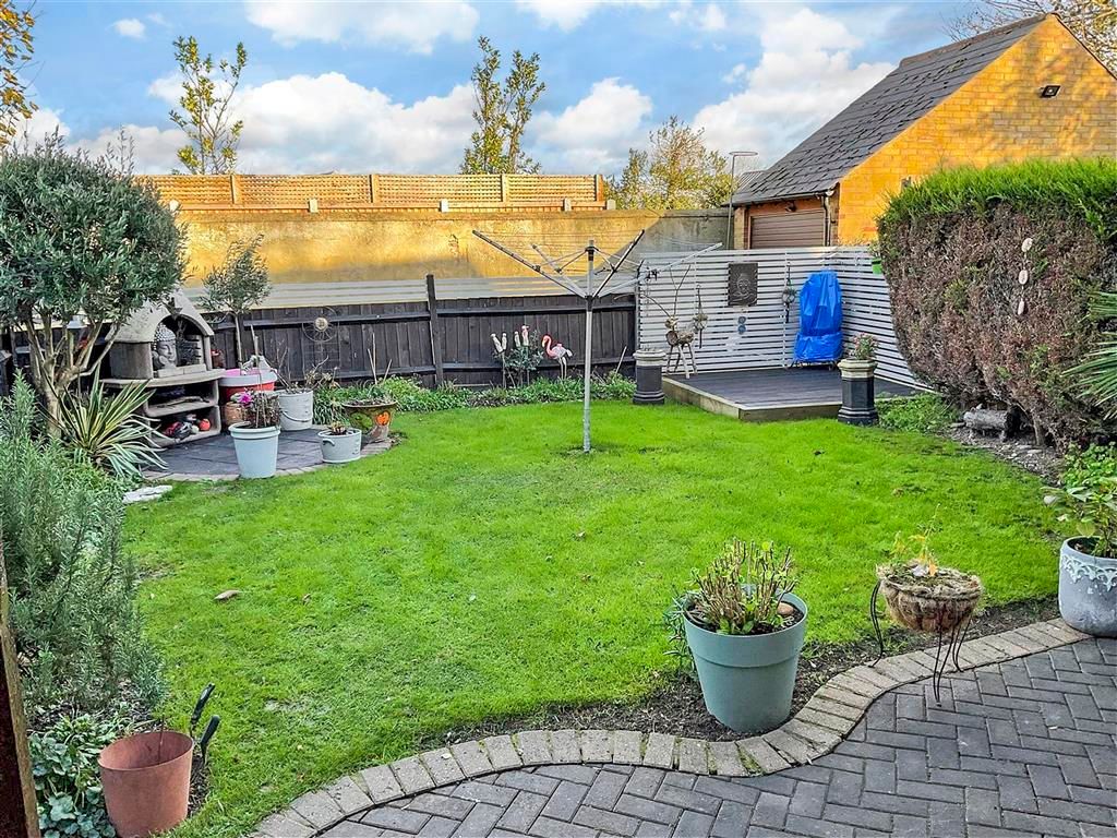 Property photo 1 of 11 Garden