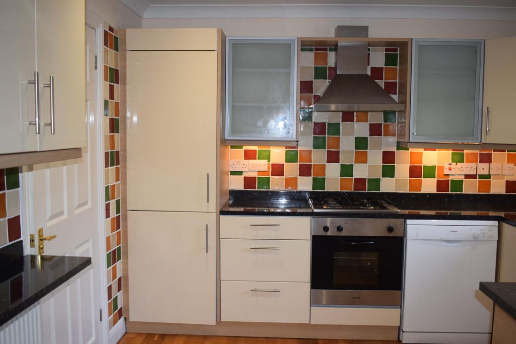 Property photo 2 of 19 Kitchen