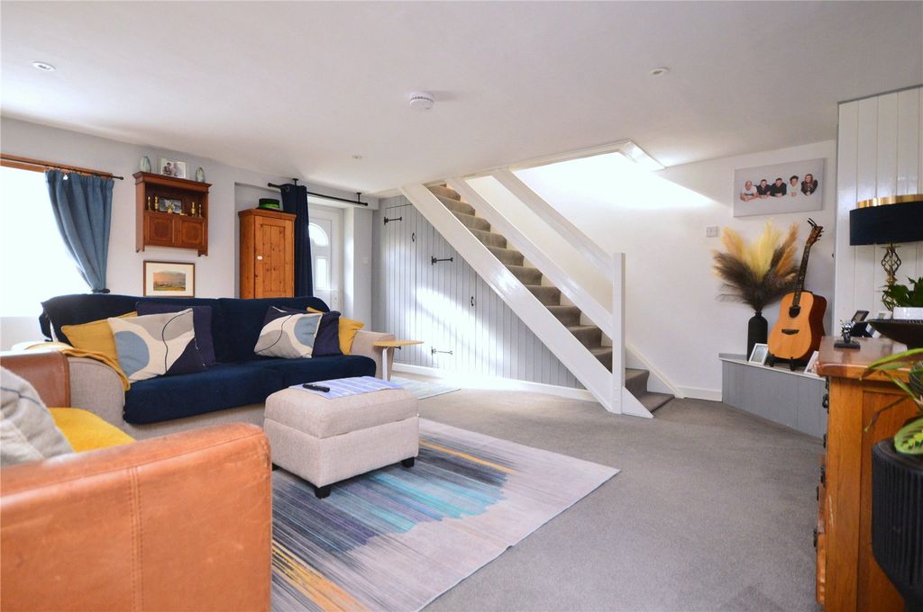 Property photo 2 of 14 Sitting Room