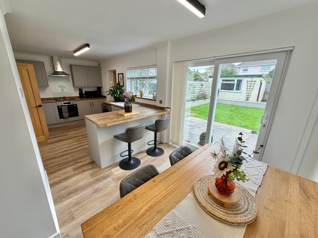Property photo 2 of 17 Kitchen/Diner